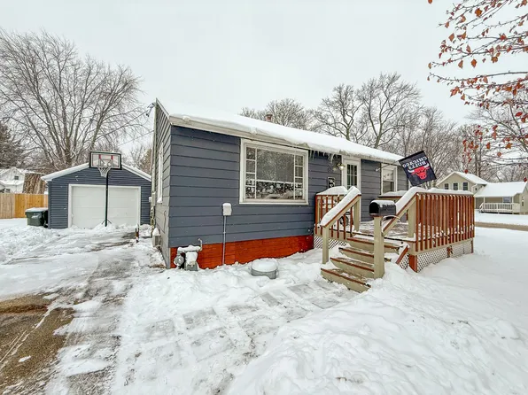 615 W 9th St, Sterling, IL 61081