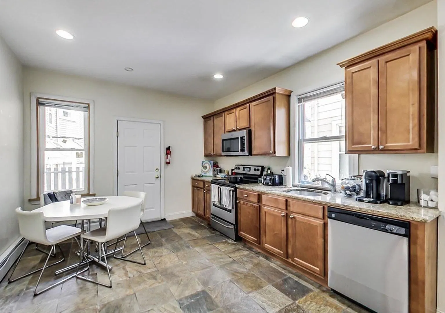 Great Mission Hill 4 bed for 9/1/2026 — Photo 4