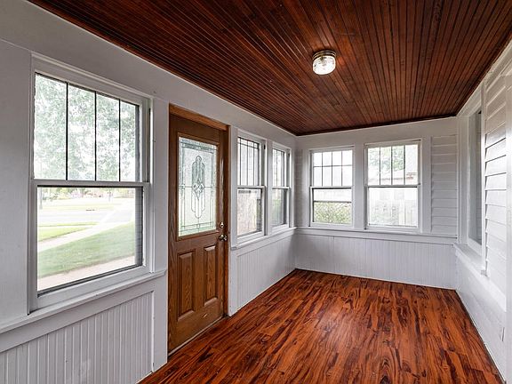 3rd image of 1327 Wood STREET