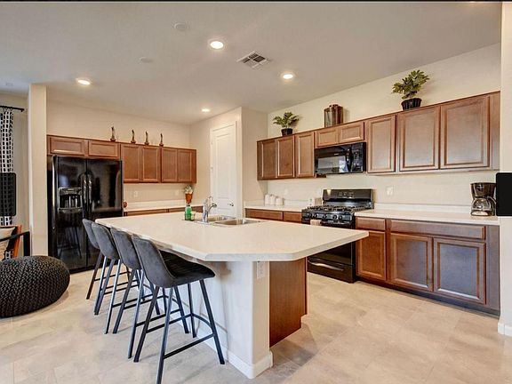 5th image of 4040 W Monona Dr