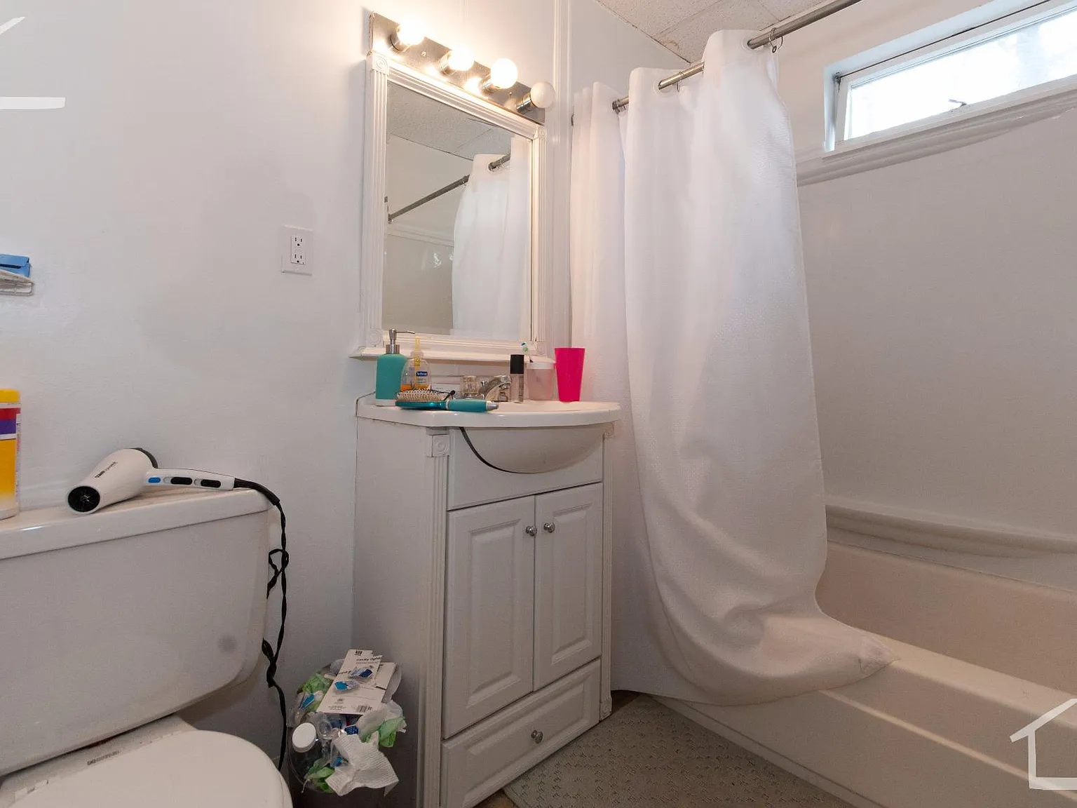 5 bed, 1650 sqft, $4,900 — Photo 2