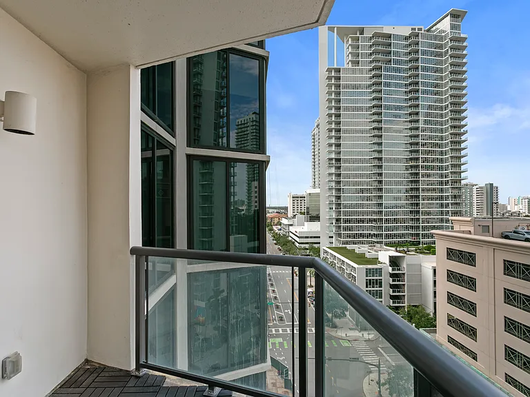 1 Beach Dr SE #1112 — Photo 24