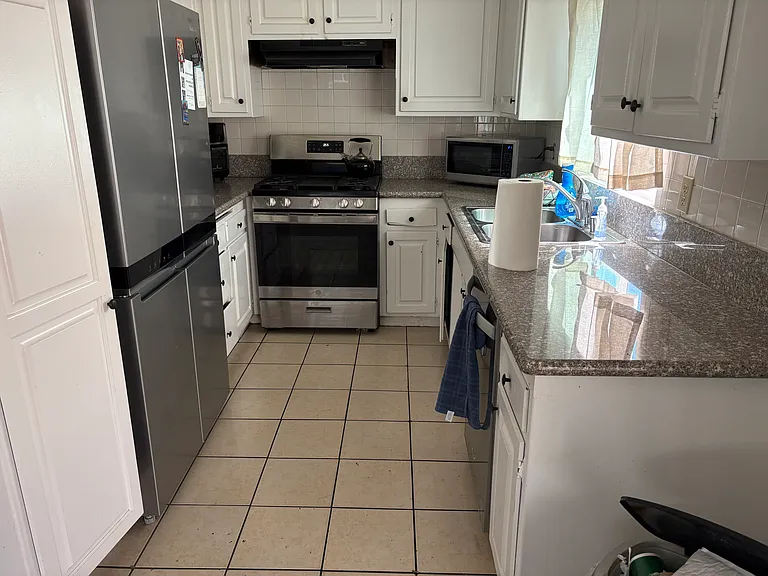 9737 Saloma Ave — Photo 7