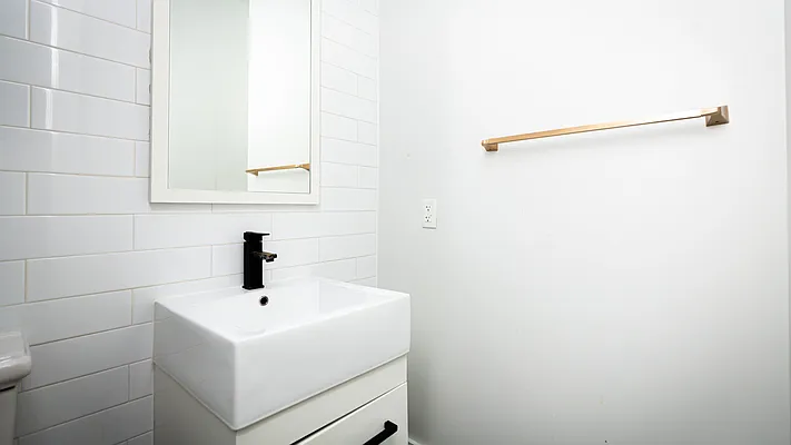 Rented by Nooklyn NYC LLC | media 54