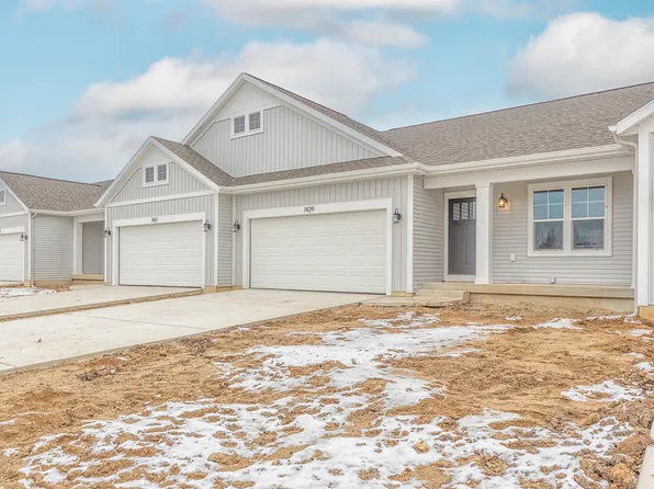 1429 N Village Cir, Kalamazoo, MI 49009