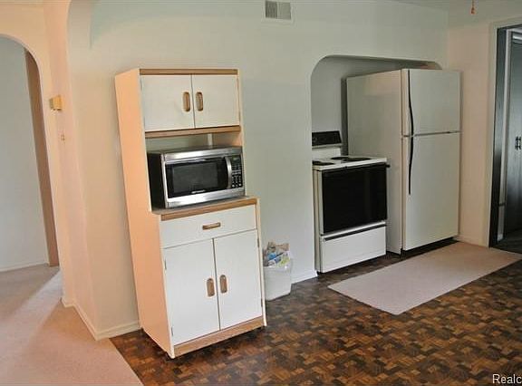 4th image of 2571 Campau Ave