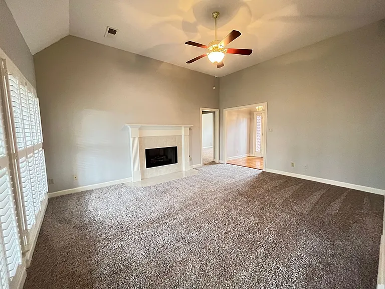 8570 Meadow Green Dr — Photo 8