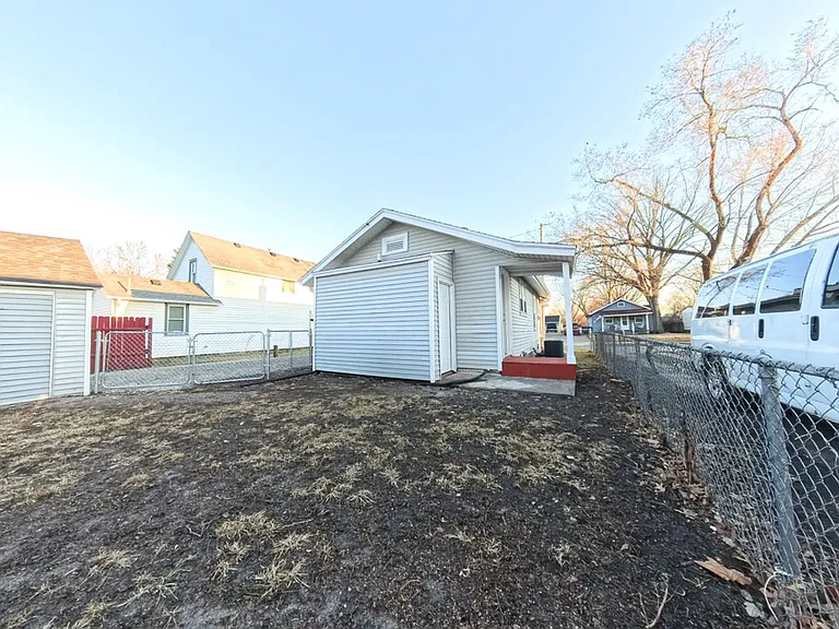 2716 Maple St — Photo 12