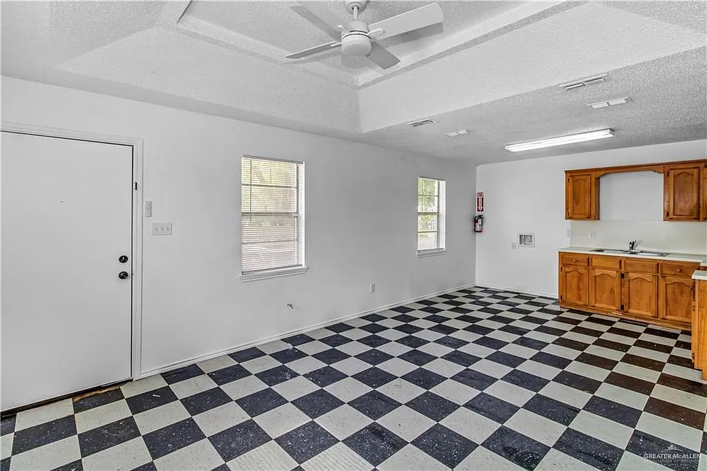 2 bed, 1.0 bath, 2310 sqft, $750 — Photo 3