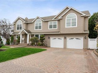 1288 Darby Rd E, Wantagh, NY 11793