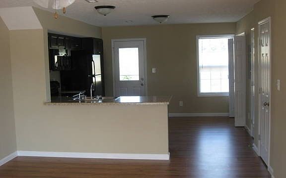 4th image of 810 Professional Park Dr APT 2A