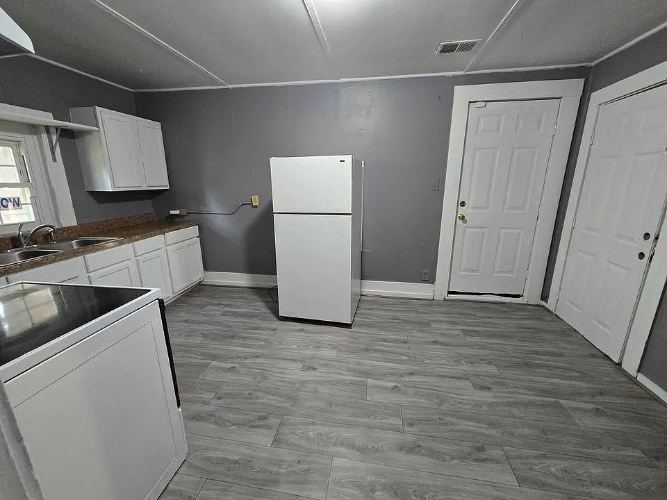 2 bed, 1.0 bath, 801 sqft, $1,040 — Photo 4