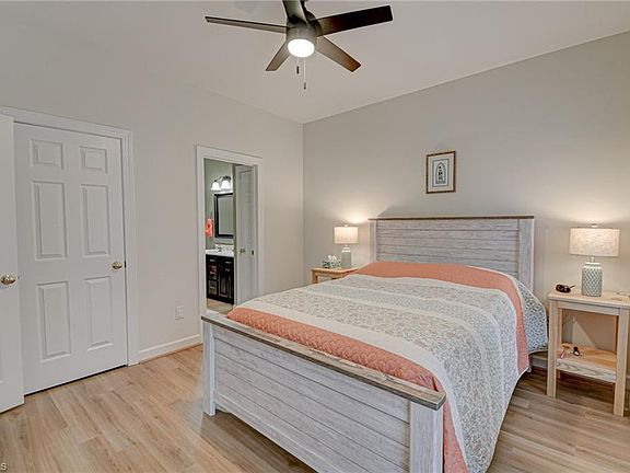 4th image of 125 Stadium Oaks Dr