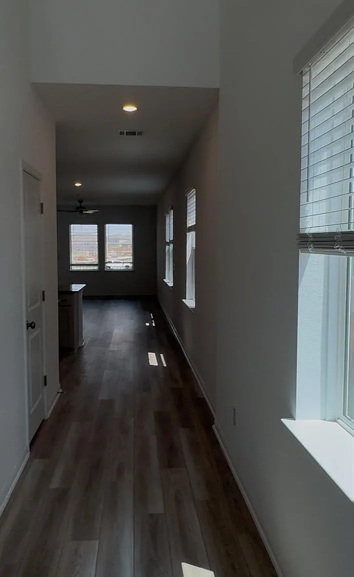 4 bed, 2.5 bath, 2242 sqft, $2,295 — Photo 4