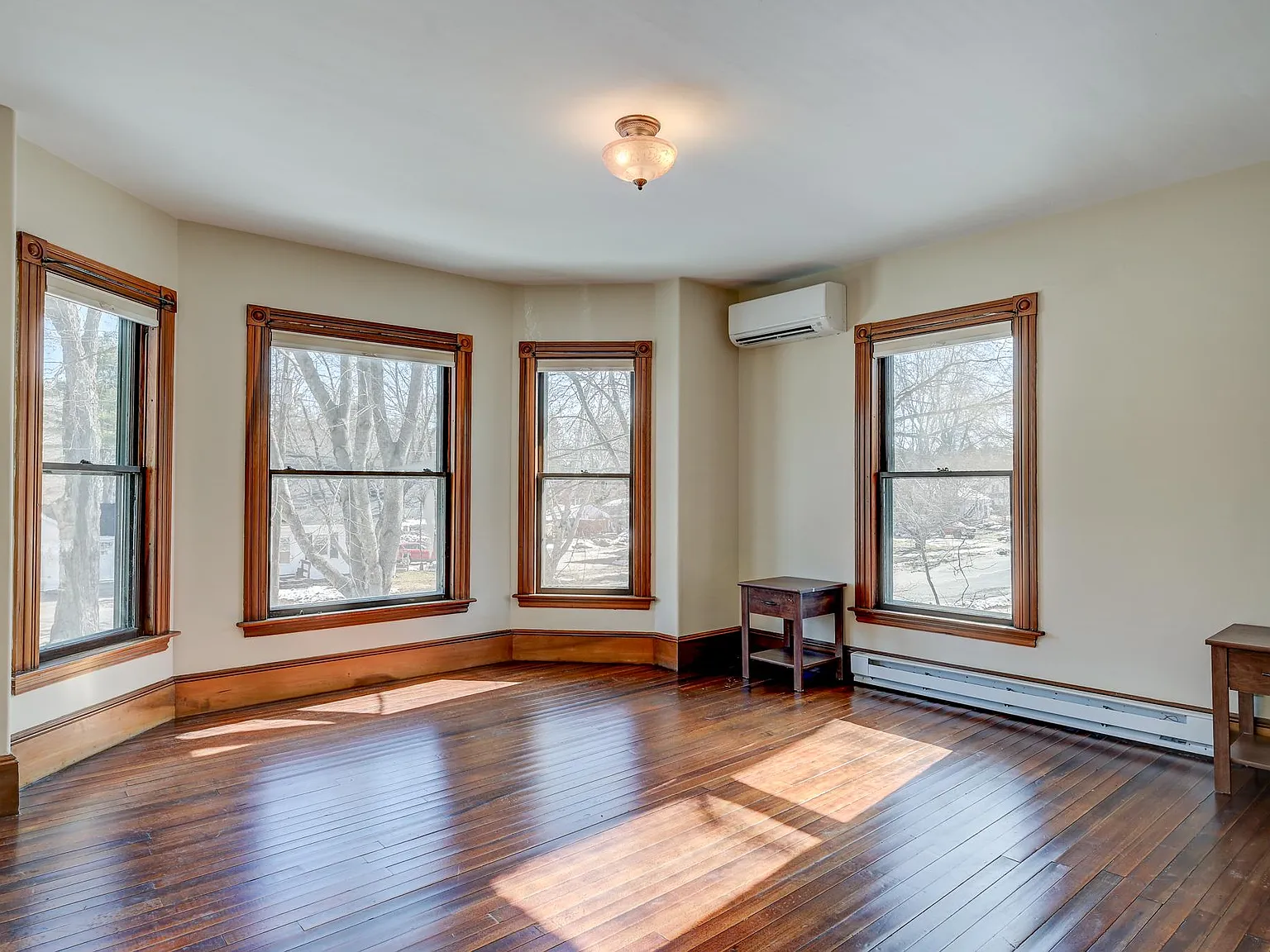 77 Portland St — Photo 4