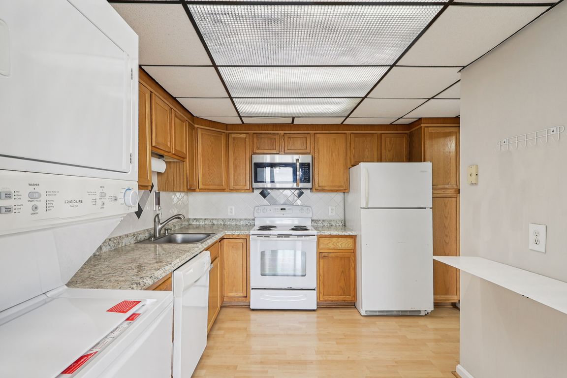 Stevenson Ave 705-S1707-011.jpg