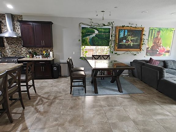 5th image of 558 Willow Ridge Ct