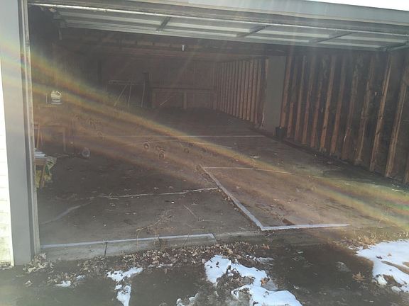2nd image of 33467 Somerset St