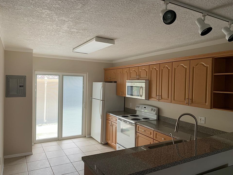 Spacious Kitchen