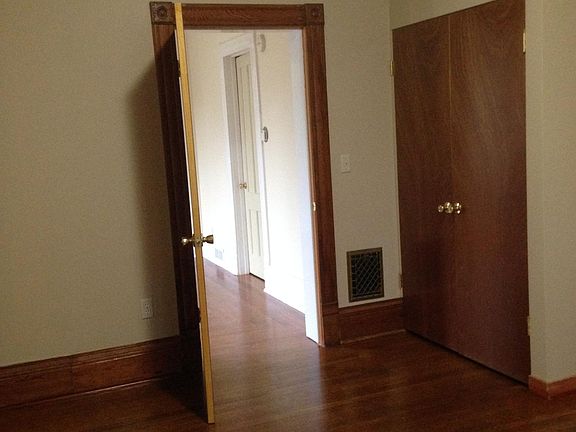 4th image of 334 Grant Ave