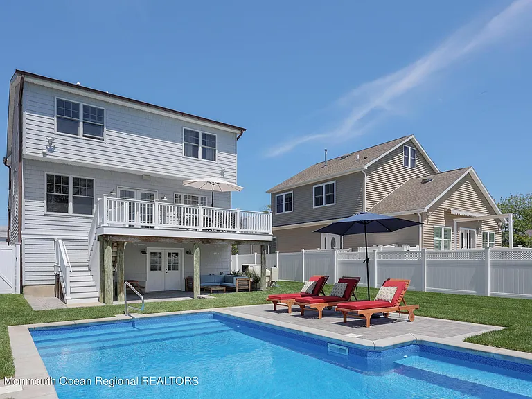 155 Osborne Ave — Photo 34