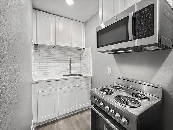 4th image of 3711 Louisiana Avenue Pkwy