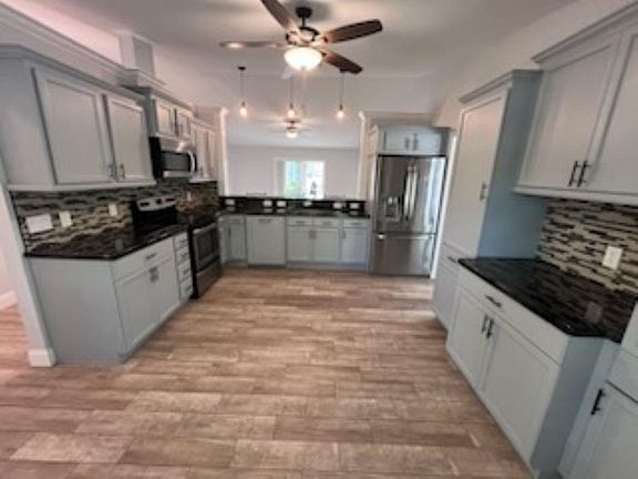 4th image of 8003 Deer Park Ave