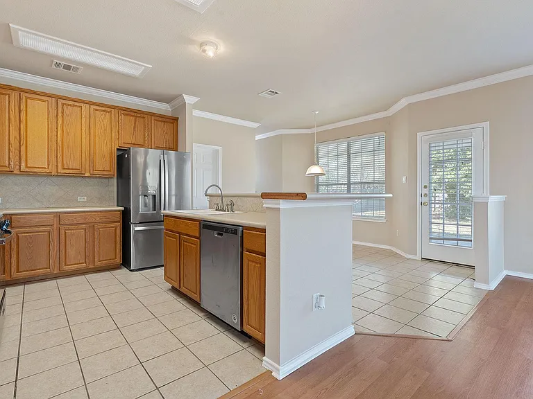 10808 Chippenhook Ct — Photo 5