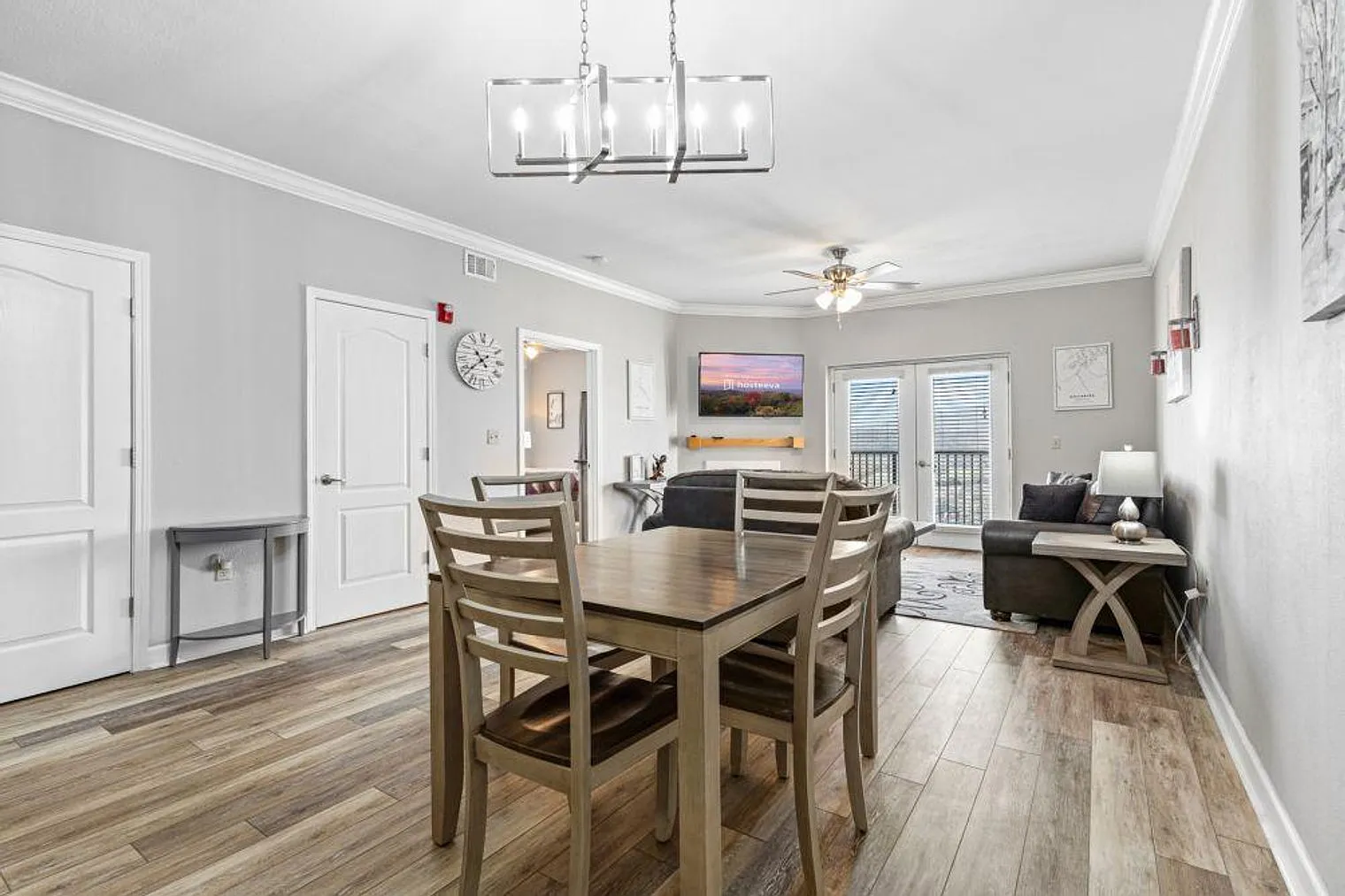 1 bed, 2.0 bath, 947 sqft, $3,011 — Photo 3