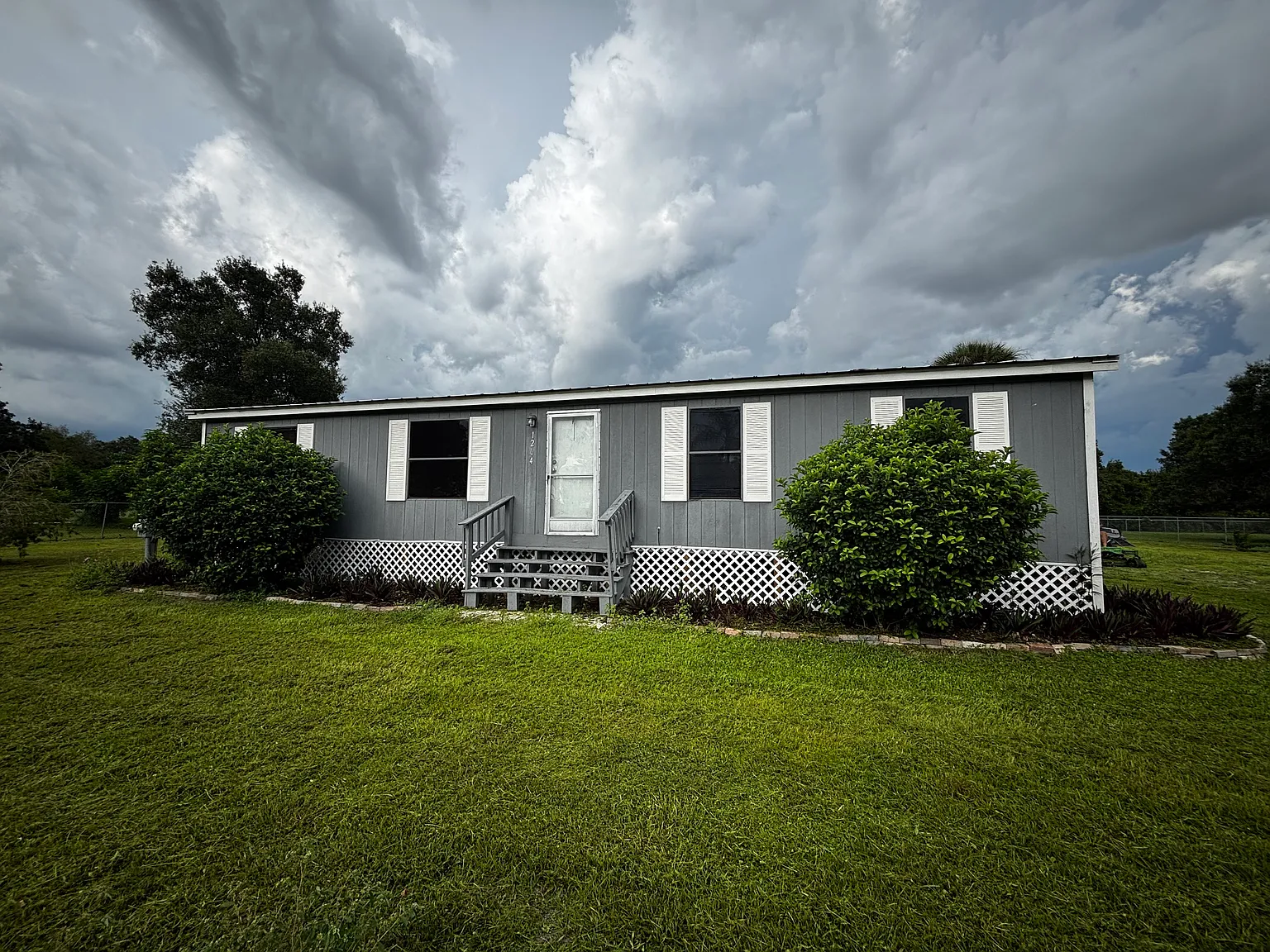 3 bed, 1294 sqft, $1,500 — Photo 1