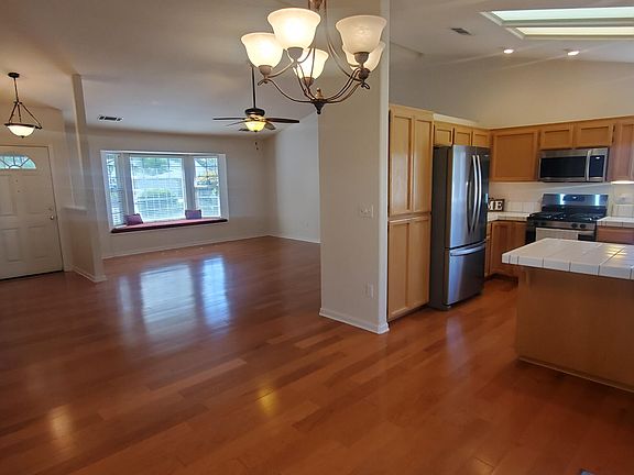 3rd image of 3226 Dartford Dr