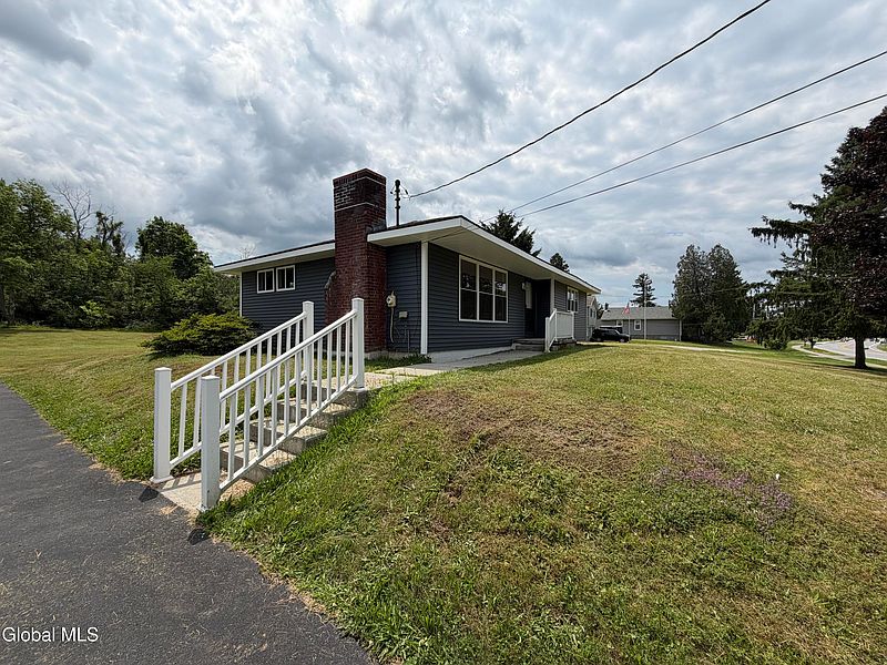 3rd image of 1100 Hudson Avenue