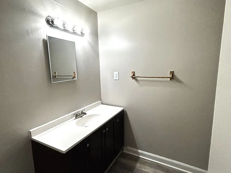 Riverbend Apartments — Photo 17