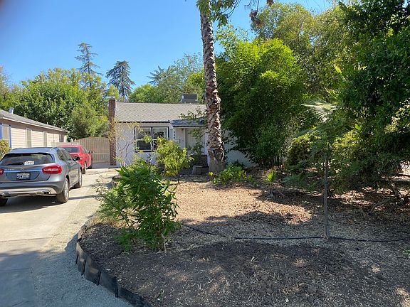 3rd image of 824 E Garland Ave