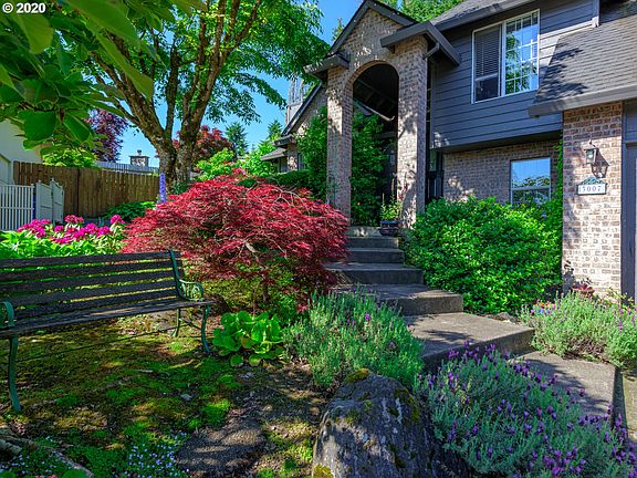 3rd image of 3007 NE 98th Cir