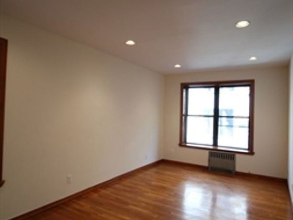 2nd image of 509 12th St APT 1C