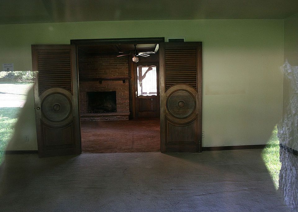 1620 Danube - Fireplace