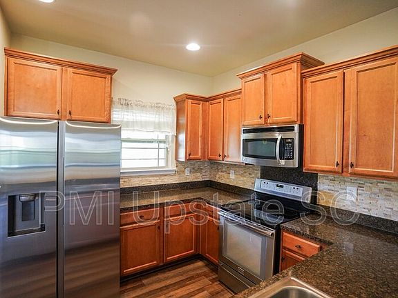 3rd image of 458 Jewelwood Dr