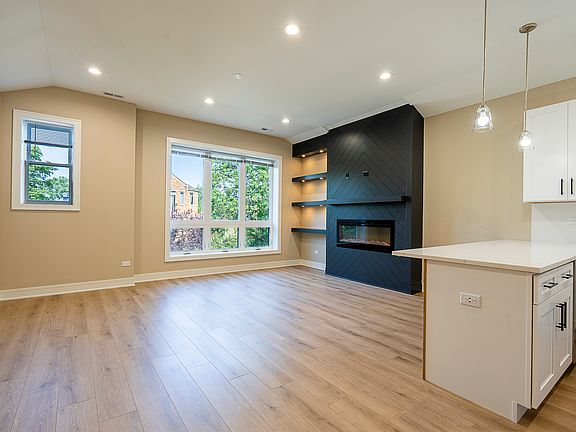 3rd image of 6621 S Drexel Ave