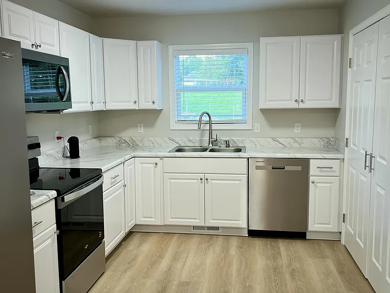 208 Hill Ave — Photo 2