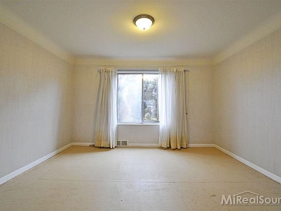 5th image of 594 Blairmoor Ct