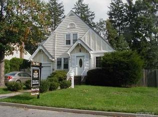 18 Elliot Pl, Merrick, NY 11566