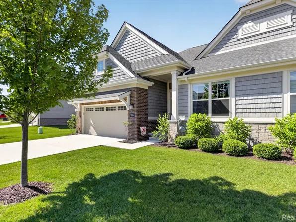 3716 Chatham Pl, Brighton, MI 48114