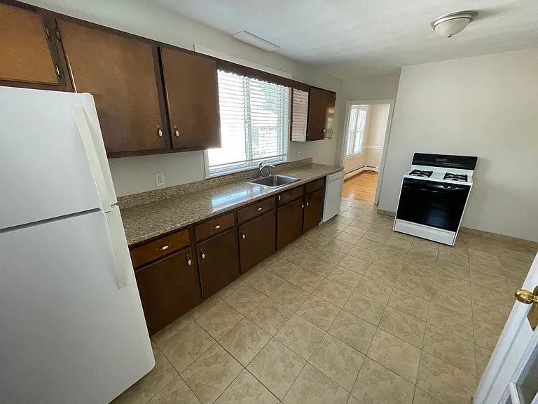 252 Brown St — Photo 11