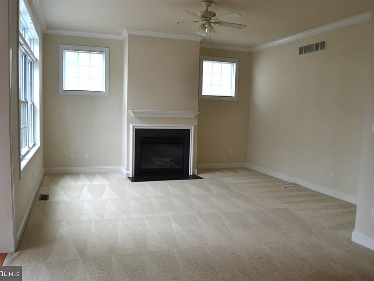 806 Wren Ln — Photo 6