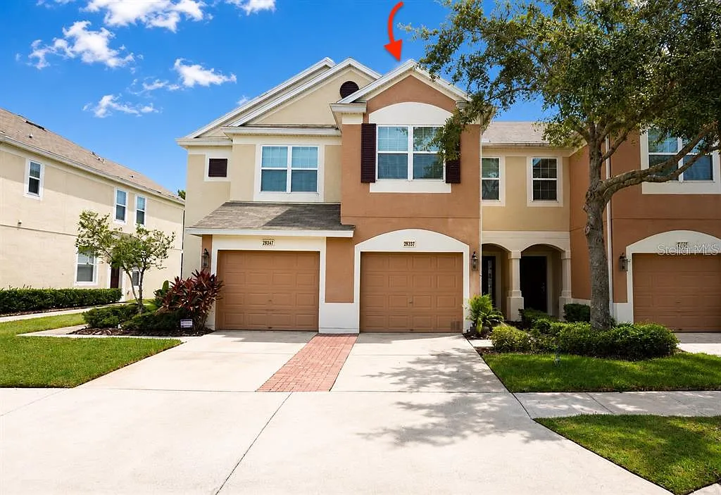 3 bed, 2.5 bath, 1588 sqft, $2,100 — Photo 2