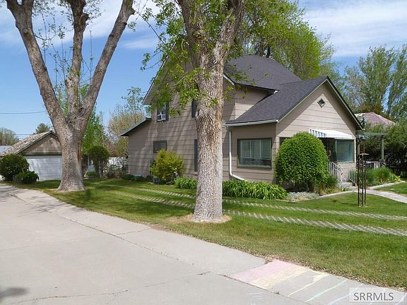 3rd image of 748 Falls Ave