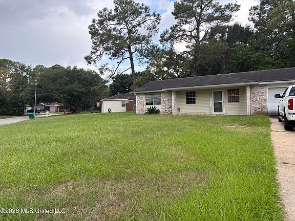 2nd image of 2601 Lawn Cir