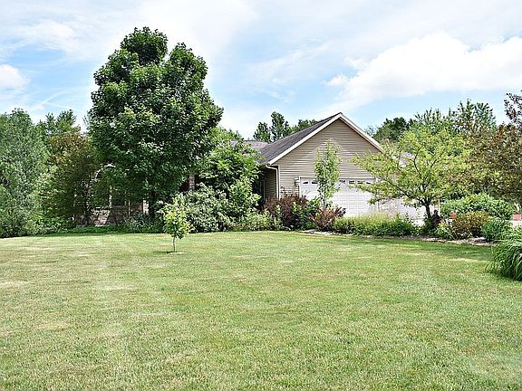 2nd image of 203965 Lorene Dr