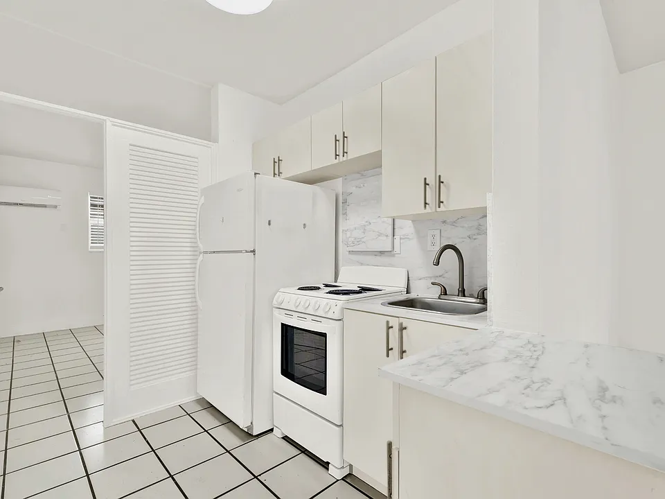 426 Santander Ave #11